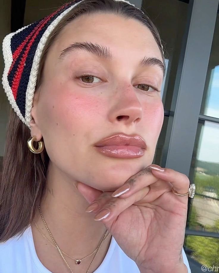 hailey-bieber Inside Hailey Bieber’s Morning Routine (And How to Copy It)